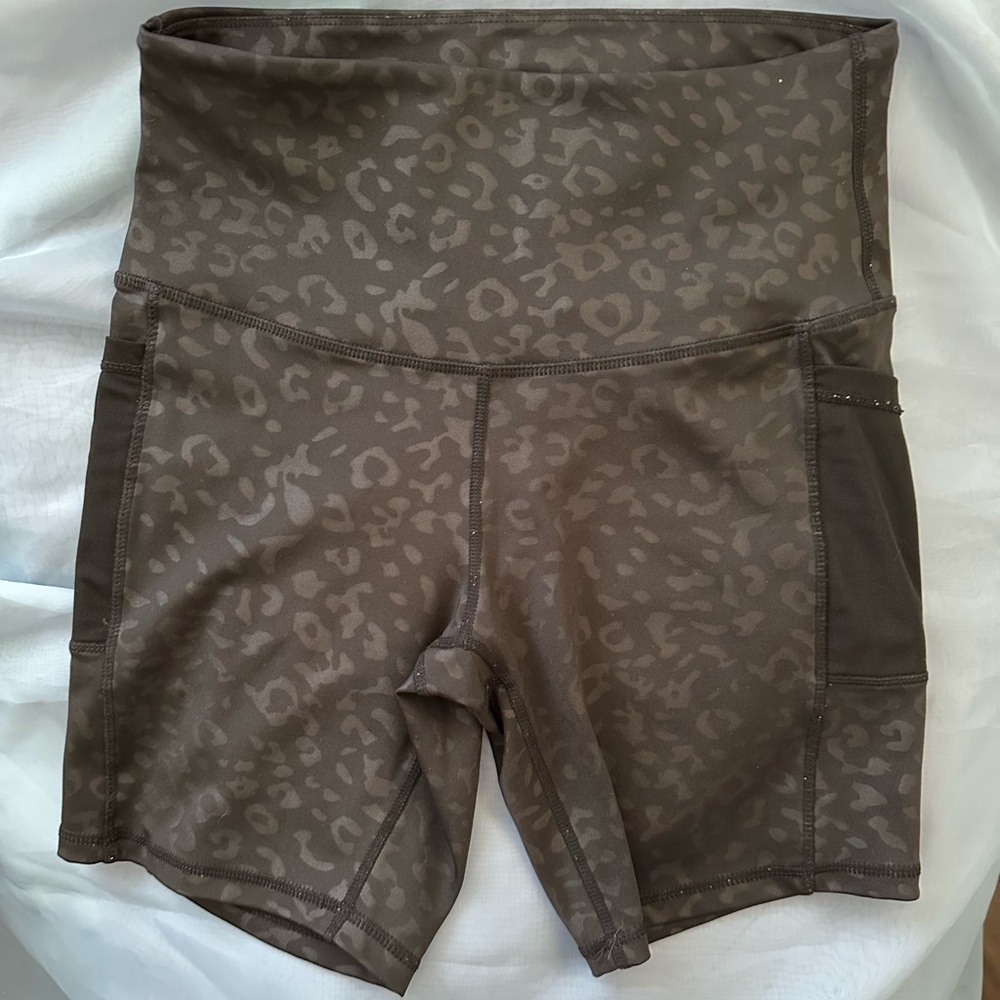 Women’s biker shorts leopard print pockets stretch